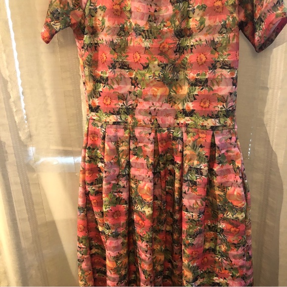 LuLaRoe spring Amelie dress . Size  S. With pockets 🌸 - Picture 5 of 8